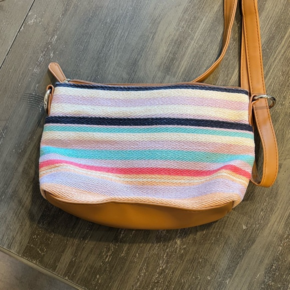 Multicolor canvas textured crossbody purse, adjustable strap, lots of pockets - Picture 3 of 8